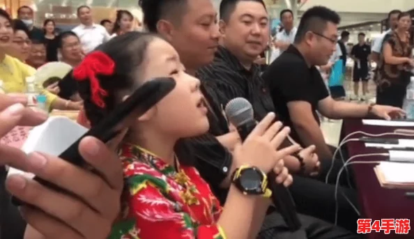 东北老阿姨叫的没谁了吗？她与年轻小伙子约会被拍，网友纷纷围观热议！