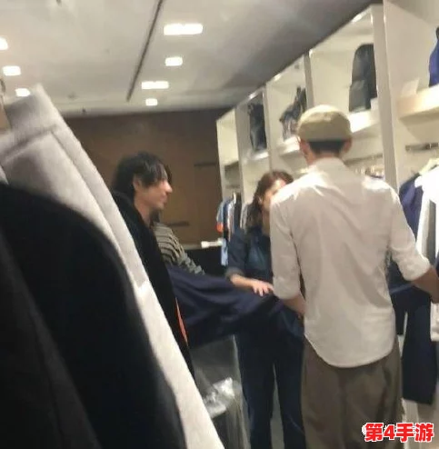 少女17春季18新款19女装：某明星被曝光穿着这款衣服与男友秘密约会时被偷拍