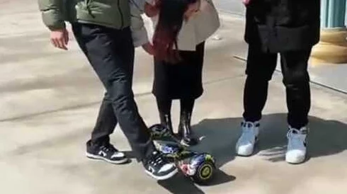 男生和女生拆拆很痛的轮滑鞋直接看,感受一下这双鞋带来的不适与挑战,真是让人心疼! 男生和女生拆拆很痛的轮滑鞋直接看,感受一下这双鞋带来的不适与挑战,真是让人心疼!
