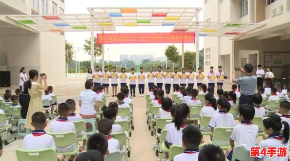 朝阳初升校园1／1h，晨光洒满校园，学生们迎接新一天的学习与生活，充满希望与活力