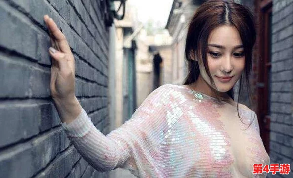 周妍希浴室无码三点尽露，网友热议其大胆表现与时尚风格，引发社交媒体广泛讨论与关注