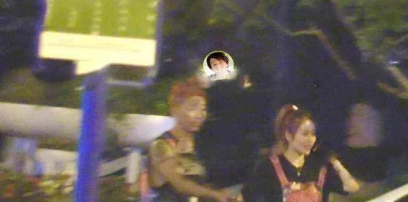 爆料社区:某知名明星被拍到深夜与神秘女子共度良宵,疑似恋情曝光引发热议! 爆料社区:某知名明星被拍到深夜与神秘女子共度良宵,疑似恋情曝光引发热议!