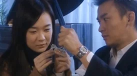 两个奶头被吃高潮感受：她在派对上意外遇到昔日恋人，情绪瞬间升温引发热烈讨论！