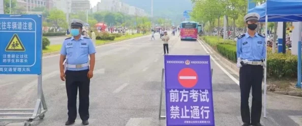 售票员用小xue查票20路，提升了乘客的出行体验与效率，值得在更多线路推广应用