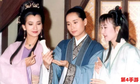许仙当着白娘子曹小青为情所困,展现中国古典爱情故事中的悲欢离合与伦理冲突 许仙当着白娘子曹小青为情所困,展现中国古典爱情故事中的悲欢离合与伦理冲突