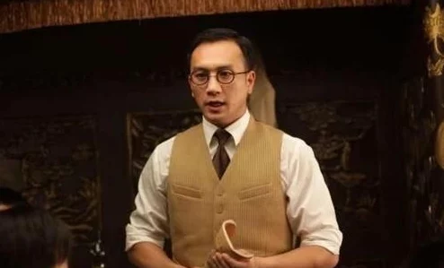 火季来临＂：某知名明星被曝与热门综艺节目导演传绯闻，引发粉丝猜测和关注