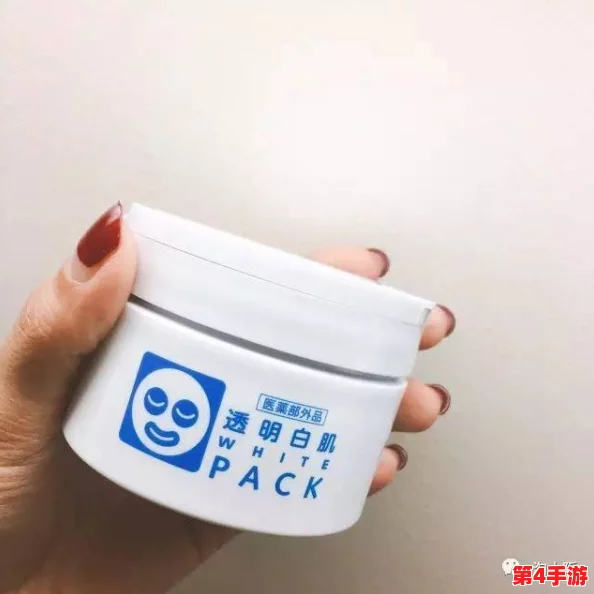 胸一面膜上边一面膜下面，网友纷纷表示这种双重护理方式让肌肤更加水润，但也有人担心效果是否会过于夸张