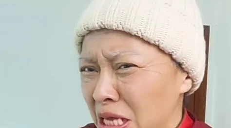 黑土脸红翻白眼流眼泪流口水：某明星被曝私生活丑闻，现场疑似情绪失控