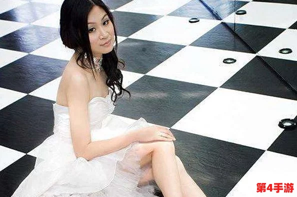 汤芳的两腿玉门打开,引发网友热议:有人称赞其勇气,也有人质疑其行为是否过于大胆 汤芳的两腿玉门打开,引发网友热议:有人称赞其勇气,也有人质疑其行为是否过于大胆