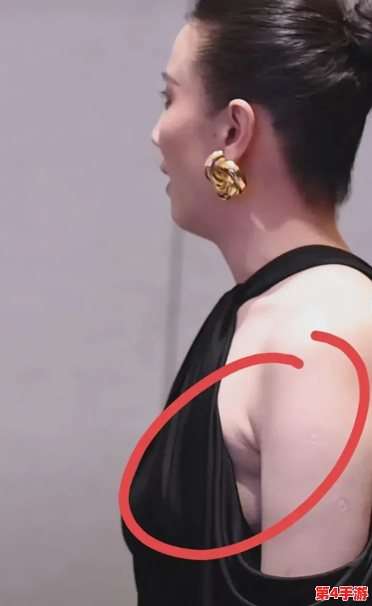 阿离被曝掀开副乳照片流出，网友：身材太火辣！