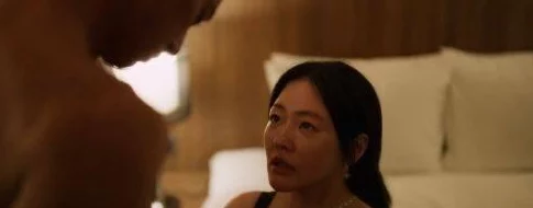 禁品黄片：某知名明星被曝与神秘女子私会，背后隐藏的惊人秘密引发热议！