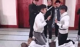 男生女生差差差30分钟很疼的喜剧片:探讨性别关系与幽默元素交织的电影艺术 男生女生差差差30分钟很疼的喜剧片:探讨性别关系与幽默元素交织的电影艺术