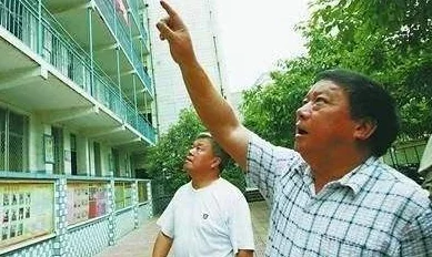 扒-开-老师的-胸-罩-吸了一夜,竟然引发了全校师生的热议与讨论,背后隐藏着怎样不为人知的故事? 扒-开-老师的-胸-罩-吸了一夜,竟然引发了全校师生的热议与讨论,背后隐藏着怎样不为人知的故事?