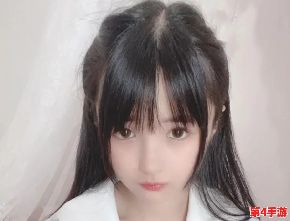 福利姬液液酱流：探讨网络文化中“福利姬”现象及其对年轻人社交和消费行为的影响与反思